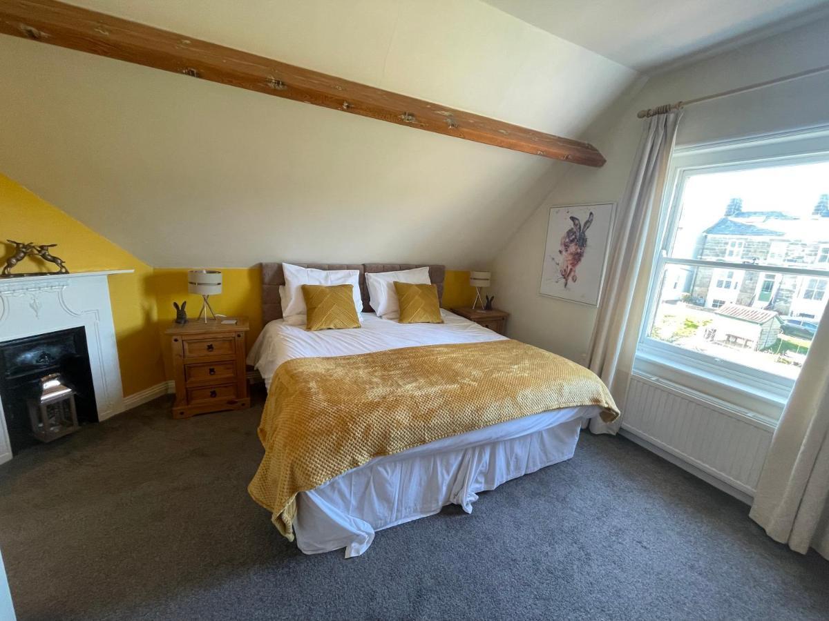The Fylingdales Inn Robin Hood's Bay Exterior foto